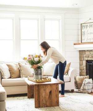 Imagem para o artigo: 5 Farmhouse Decor Hacks: Insanely Chic, Insanely Cheap (Under $50!)