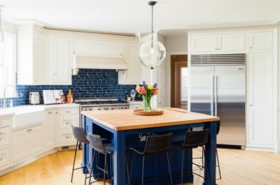 Farmhouse Kitchen Nightmare: Is This Decor Mistake Crushing Your Home Value?